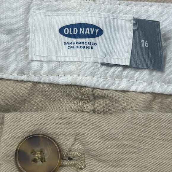 NWOT size 16 old navy tan or khaki walking shorts - Picture 4 of 6